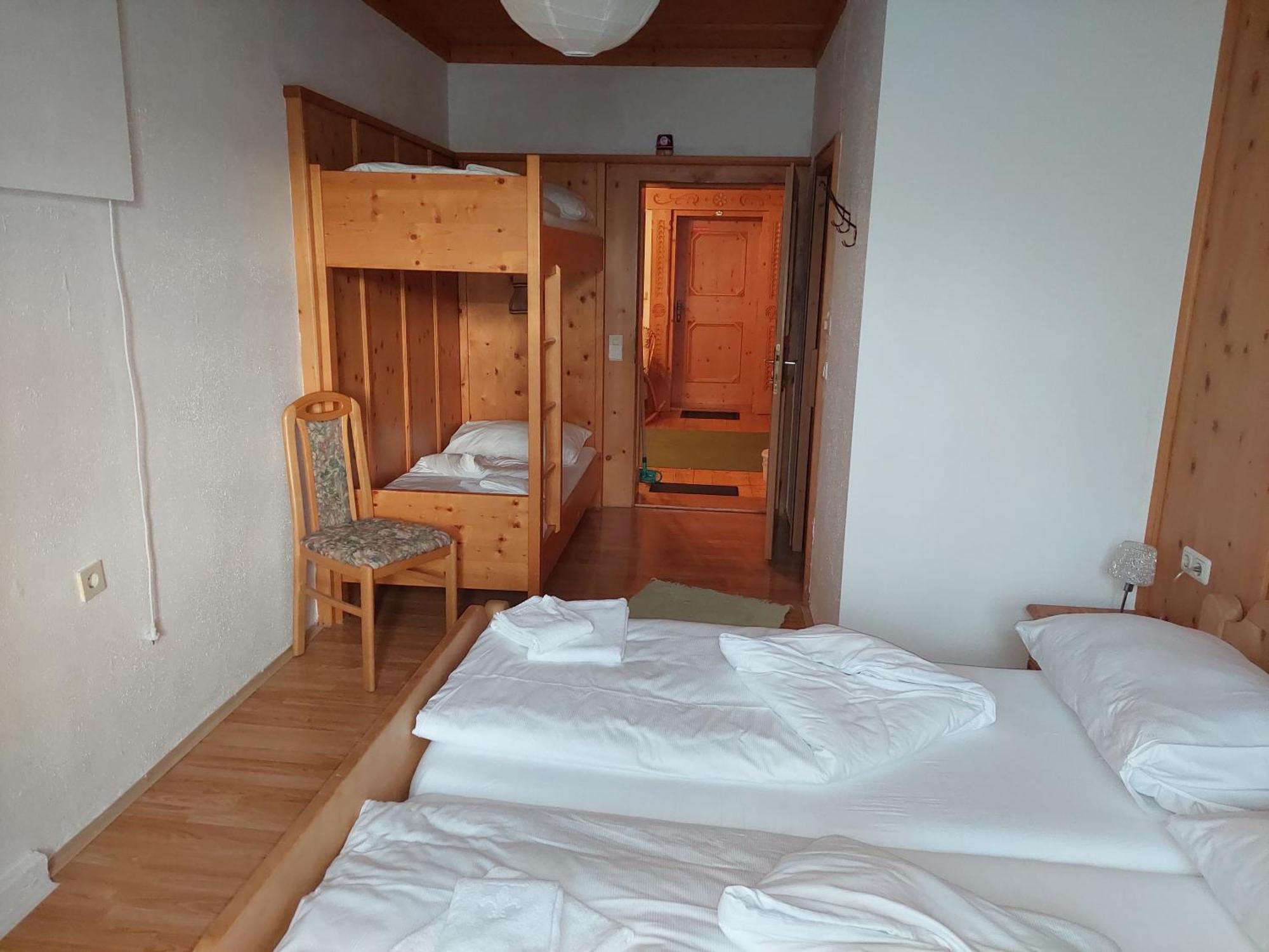 Gasthof Zur Post Taxenbach Rum bild